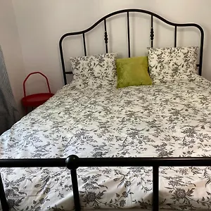 Studio Clucerului 8 , Bucureşti România